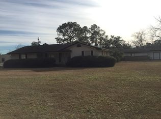 145 1st St, Baxley, GA 31513