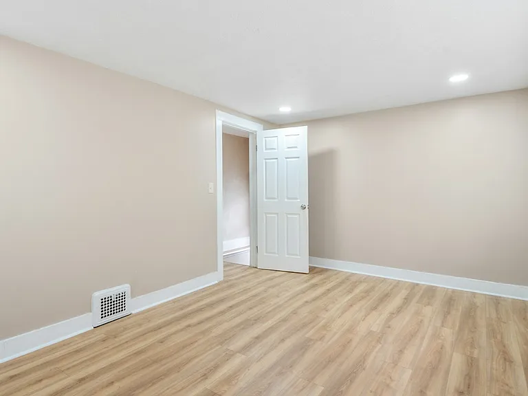 12805 Watterson Ave — Photo 9