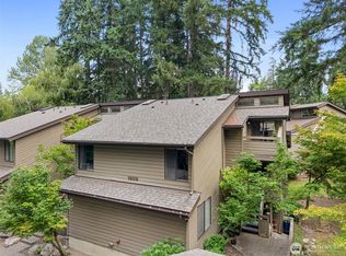 19119 Ballinger Way NE APT 204, Lake Forest Park, WA