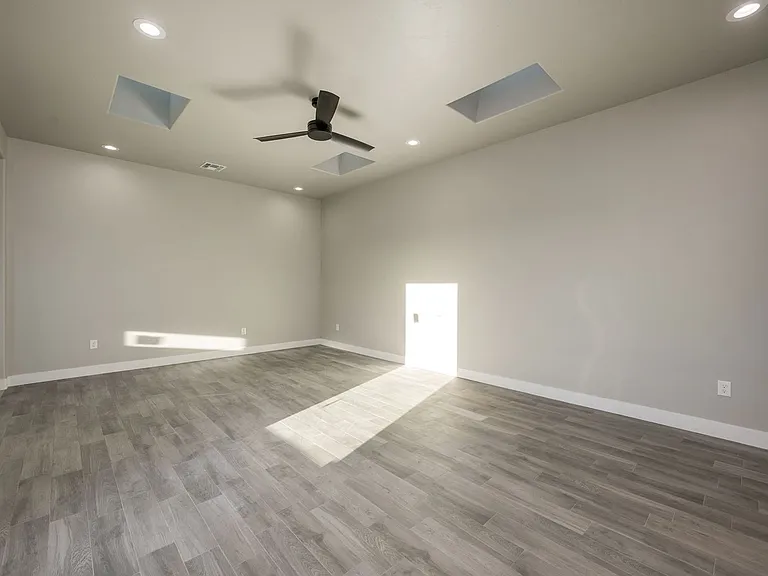 2920 Fairway Dr — Photo 2
