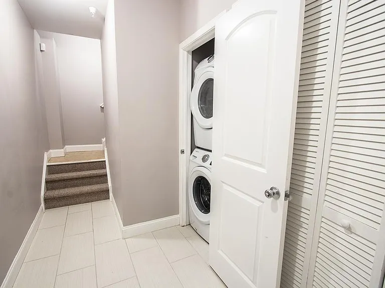 4111 Ludlow St #1R — Photo 11