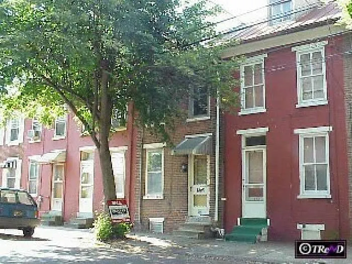 452 1/2 South St photo 1