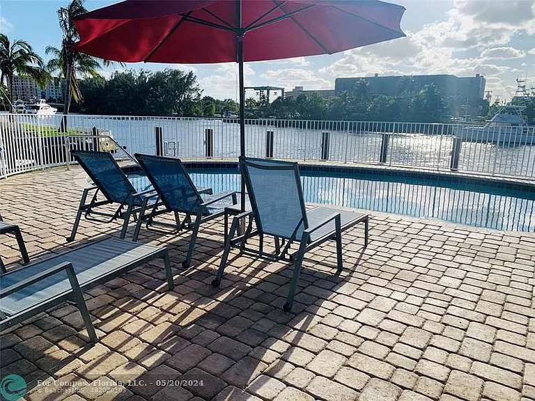 1705 N Riverside Dr #2 — Photo 4