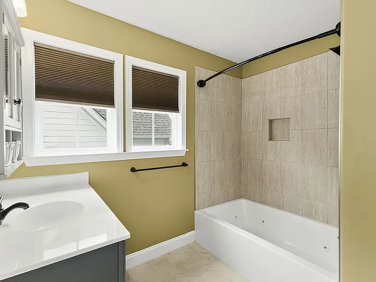 18 Cottage Knoll Cir — Photo 32