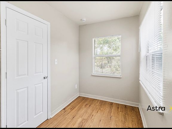 5th image of 829 18th Ave S Unit E