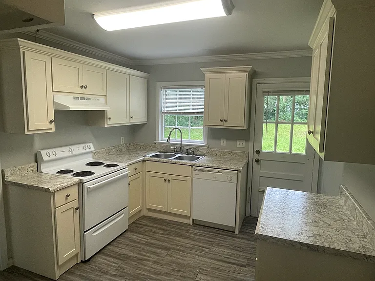 1223 Chickasaw St — Photo 12
