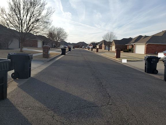 4th image of 612 SW 159th Ter