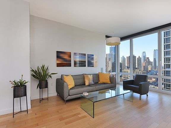 3rd image of 247 W 46th St APT 1902