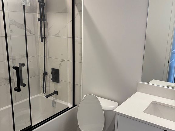 5th image of 202 Burnhamthorpe Rd E #1208W