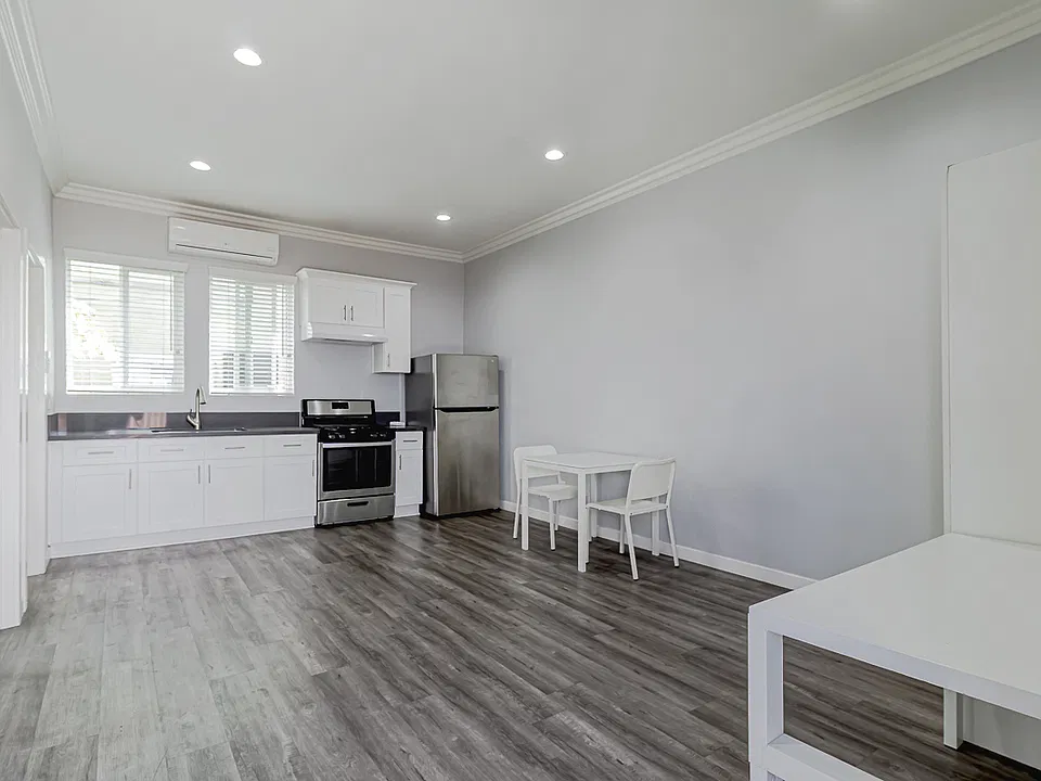 1150 S Mariposa Ave #4
