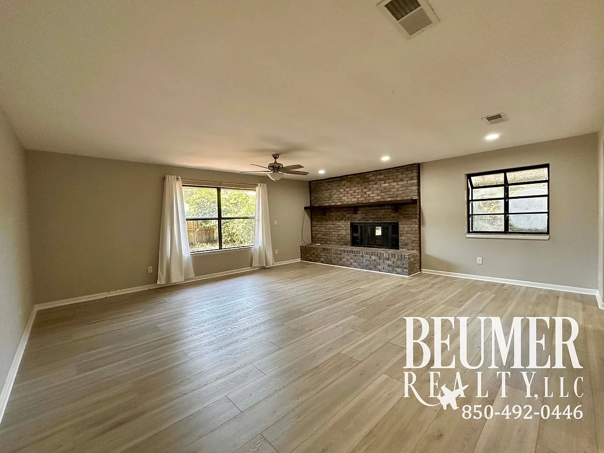 Building Photo - 5078 Leeward Dr