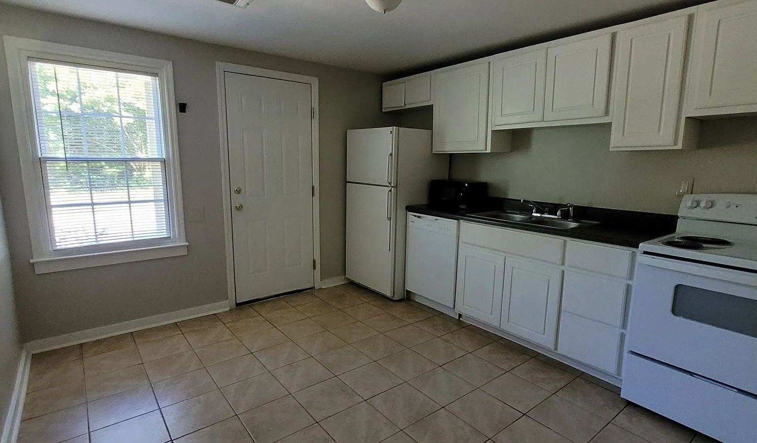 1 bed, $900 — Photo 4