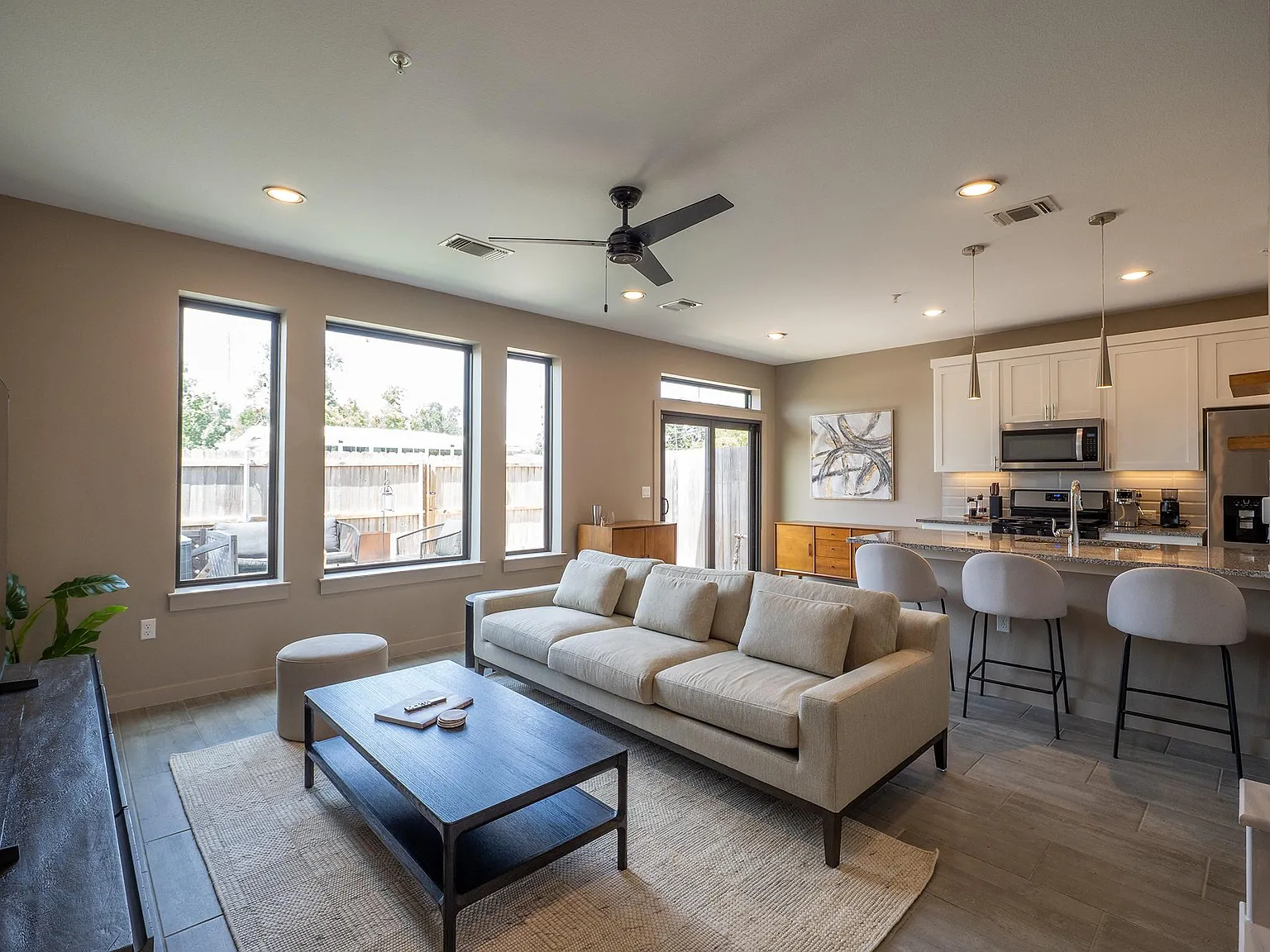 3 bed, 2.5 bath, 1441 sqft, $3,400 — Photo 1