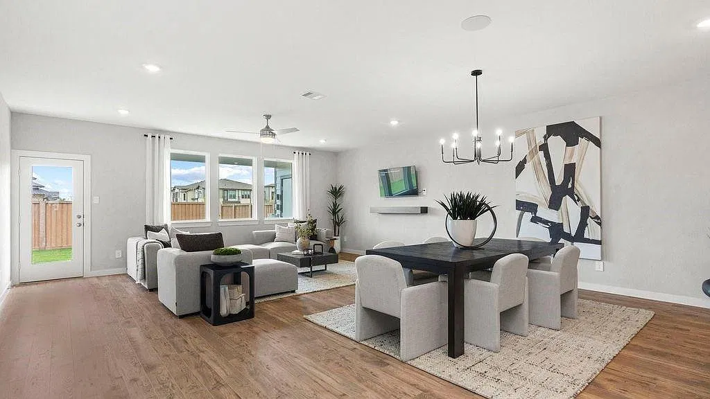 4 bed, 2.5 bath, 2275 sqft, $2,399 — Photo 4