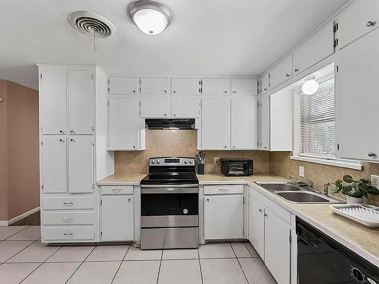 5720 Wharton Dr — Photo 2