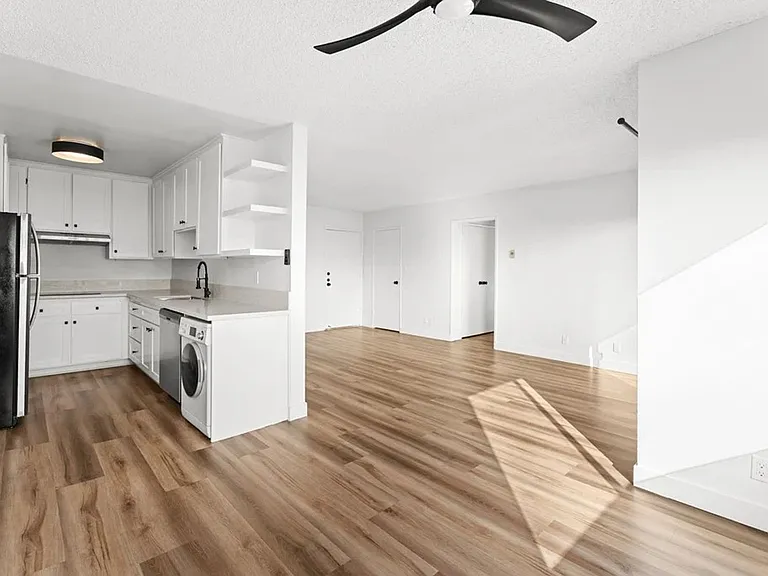 1332 N Vista St — Photo 2