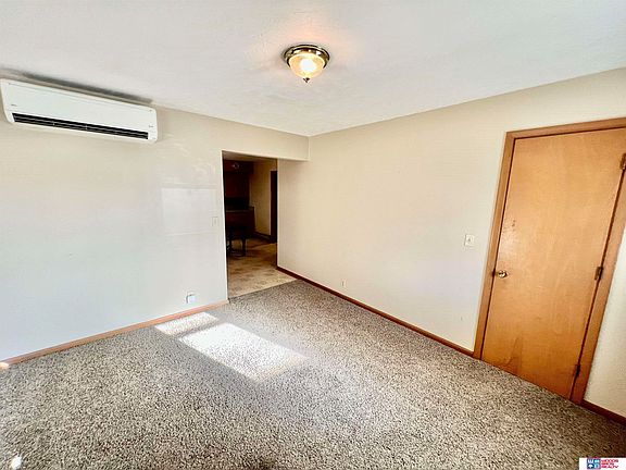 5th image of 410 N Butternut