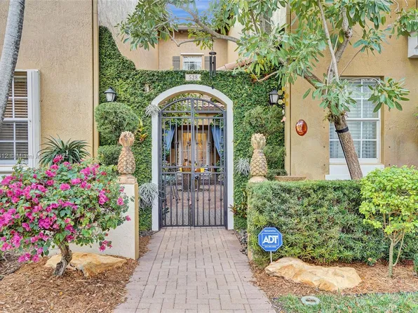 528 SW 147th Ter, Pembroke Pines, FL 33027