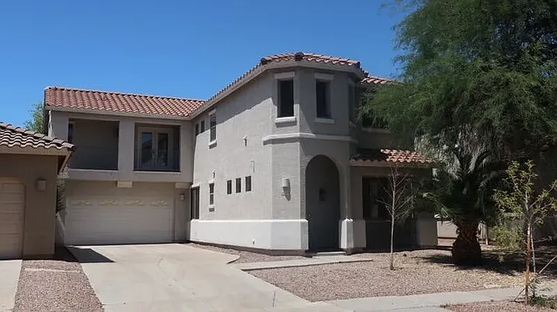 4 bed, 2200 sqft, $2,800 — Photo 3