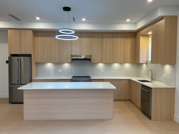 2452 Harrison Dr #1, Vancouver, BC V5P 2P8
