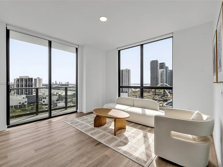 1642 NE 1st Ave #2114 — Photo 4