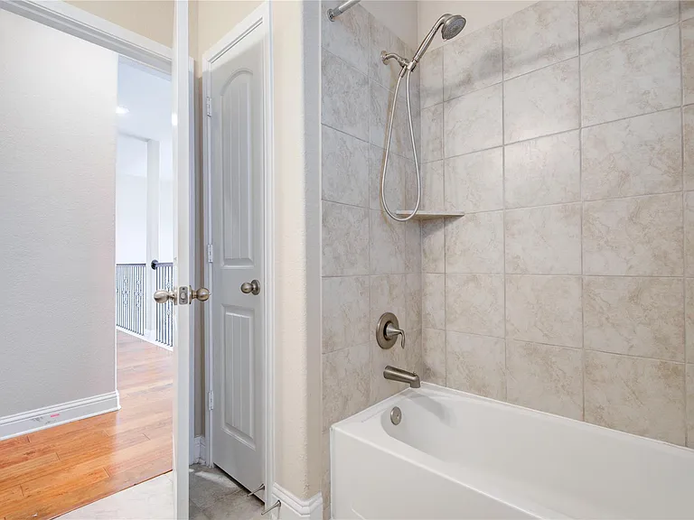 12902 Oak Falls Dr — Photo 32