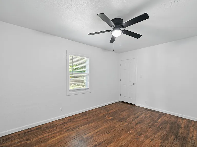 1205 Hamsted St — Photo 13