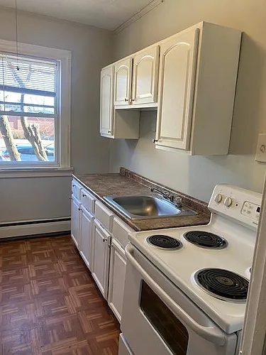 658 Farmington Ave #102 Photo 1