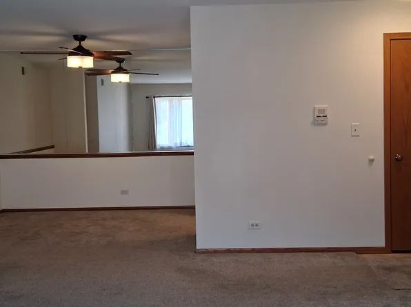 1503 N Milwaukee Ave APT 1B, Libertyville, IL 60048