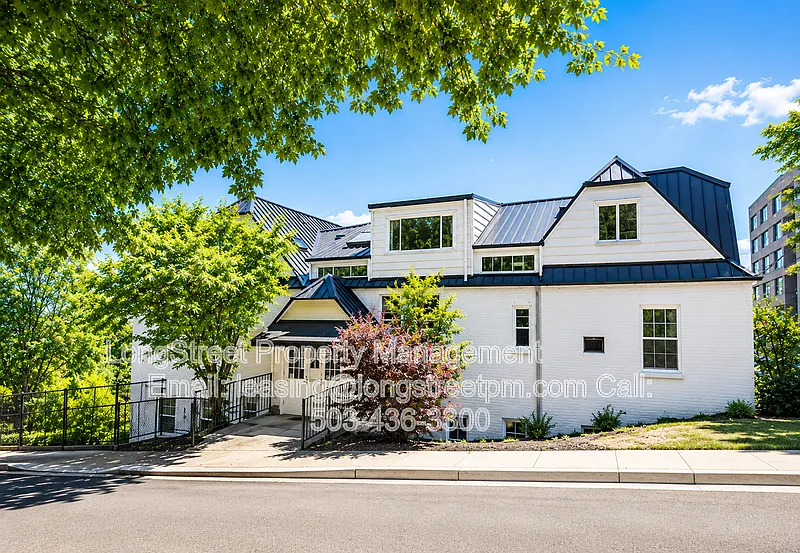 772-776 SW Broadway Dr