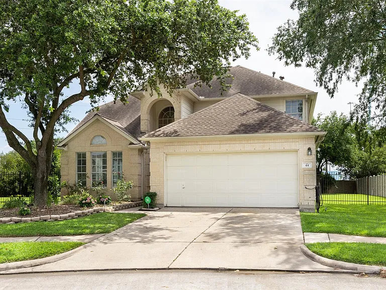 44 Parkway Pl — Photo 1
