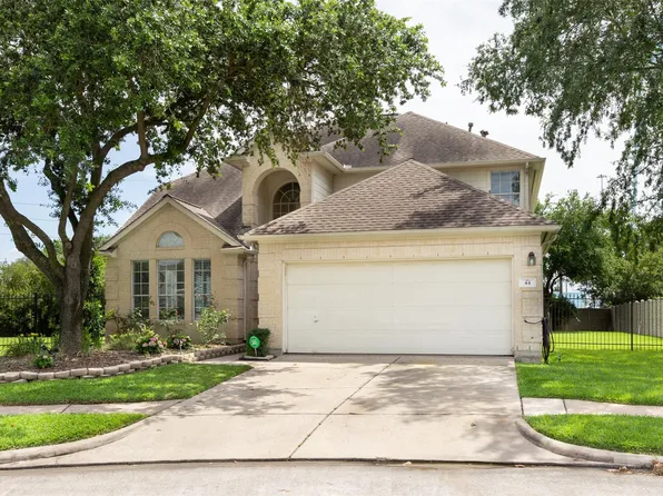 44 Parkway Pl, Jersey Village, TX 77040