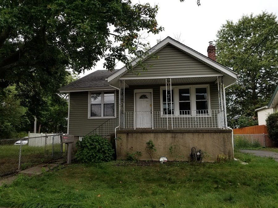 1st image of 207 Winona Ave
