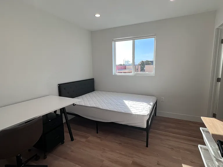 1224 W 37th Pl — Photo 72