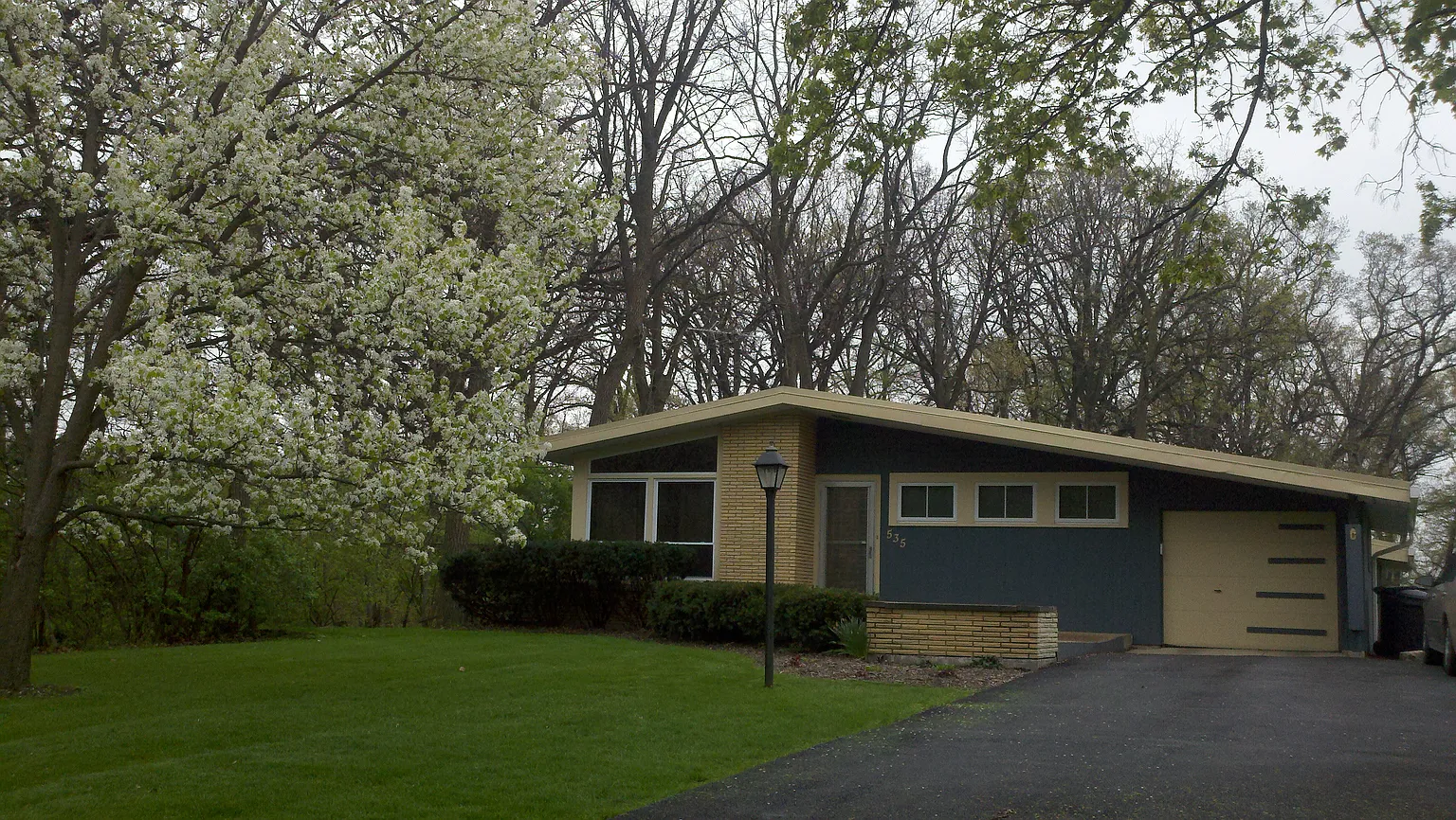 535 W Saint Charles Rd photo 1