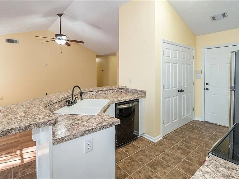 118 Jimmy Reynolds Dr — Photo 8