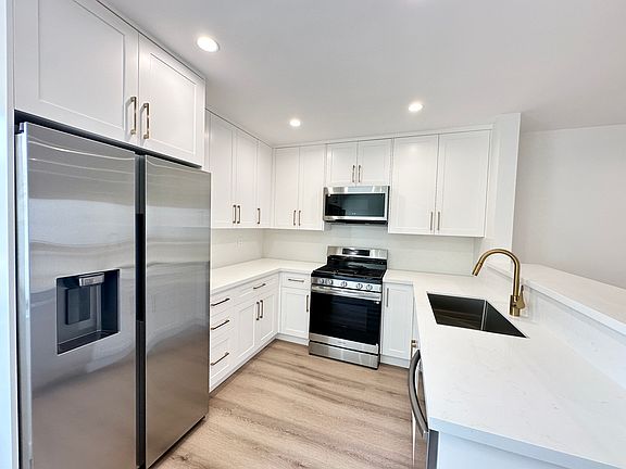 3rd image of 1301 Stanley Ave APT D