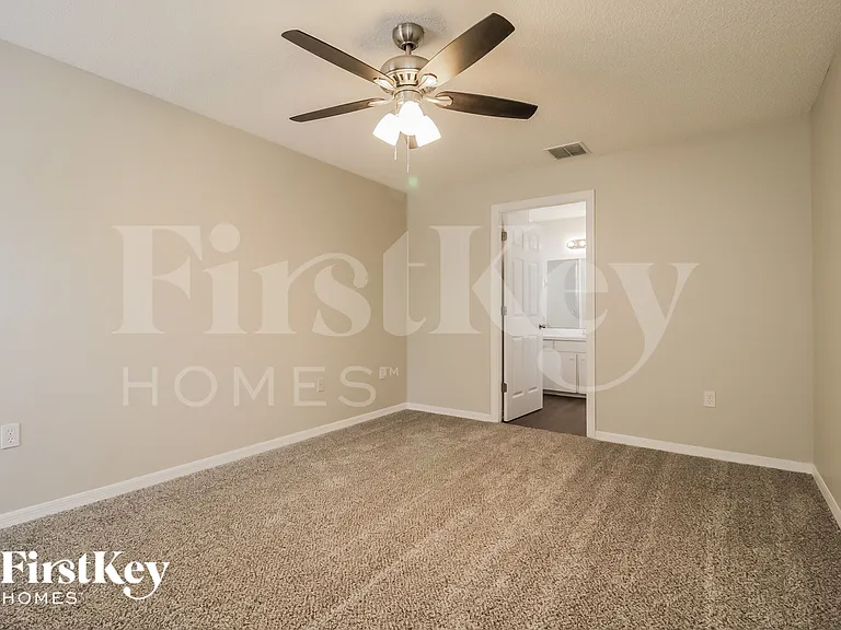 3260 Saint James Ave — Photo 9
