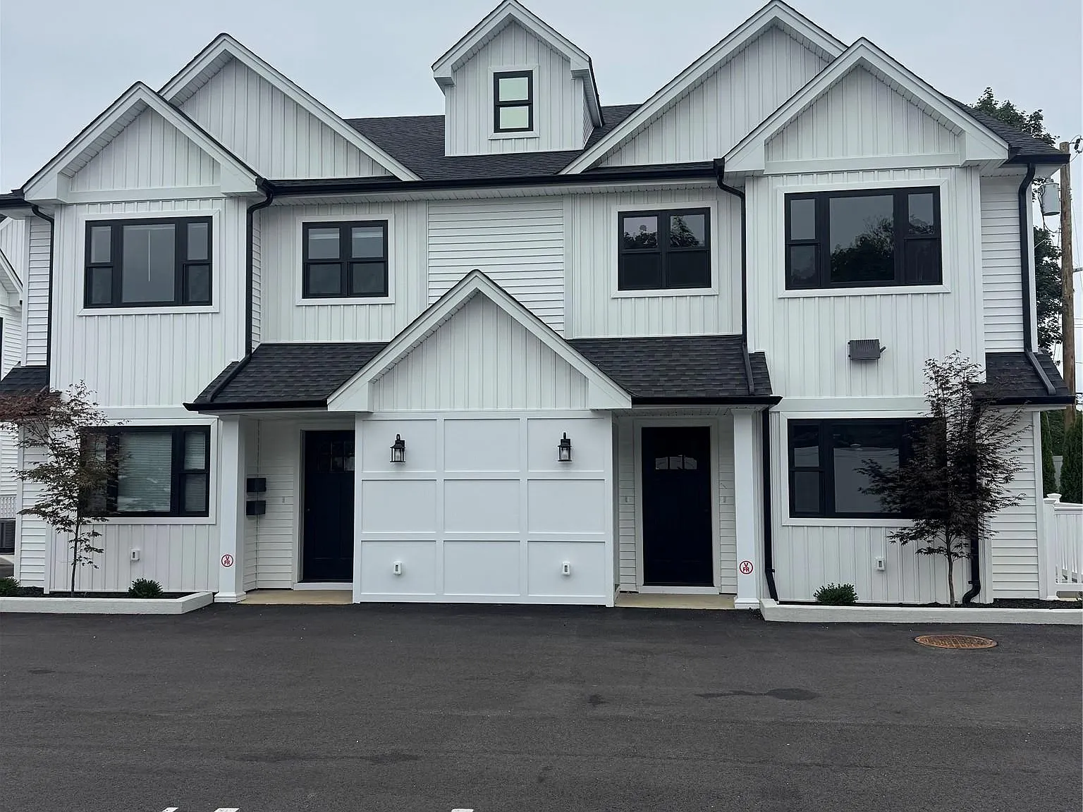 2 bed, 2.0 bath, 900 sqft, $4,500 — Photo 1