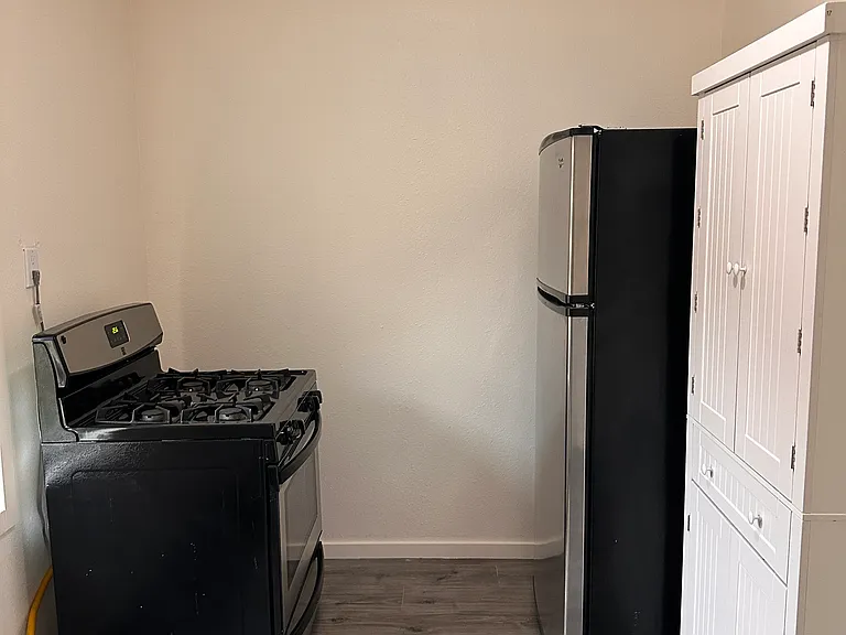 Alvin Apartments — Photo 12