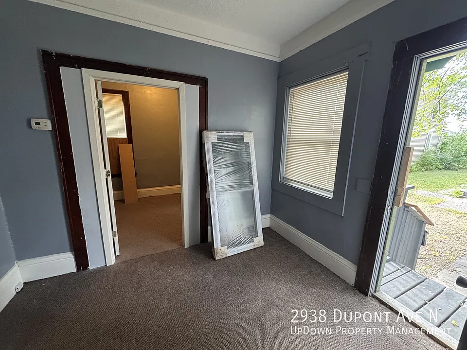2938 Dupont Ave N