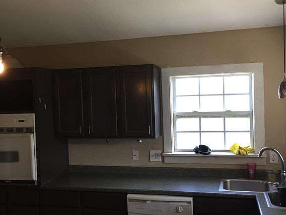 2nd image of 1213 Woodlawn Dr