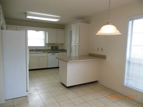 4th image of 111 Hilldale Cir