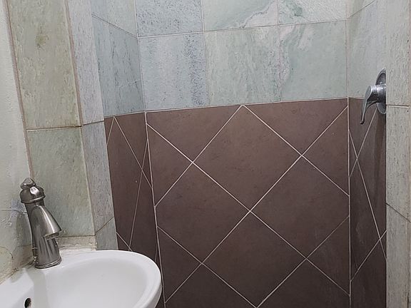5th image of 2668 Sichel St
