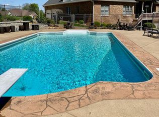 516 Royal Oaks Ct, Clarksville, TN 37043