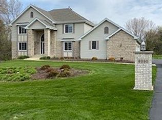 8050 Killarney Aire Rd, Roscoe, IL 61073