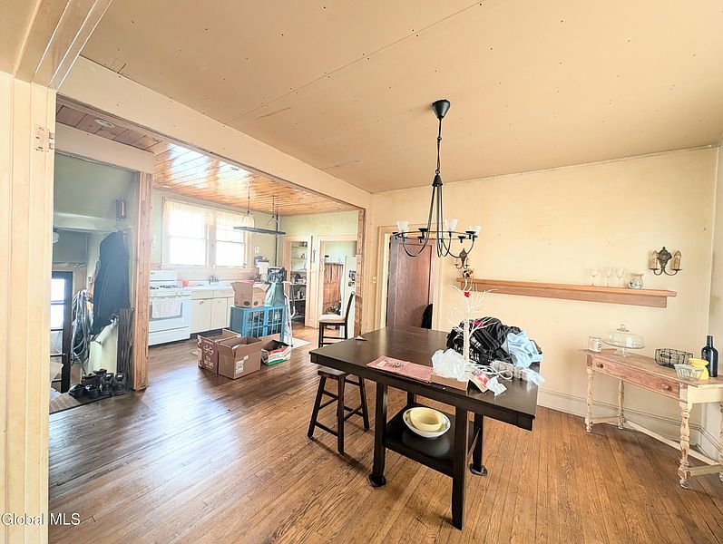 5th image of 18 Griswold Avenue