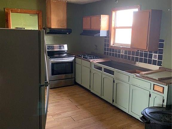 3rd image of 1028 Minden Ave