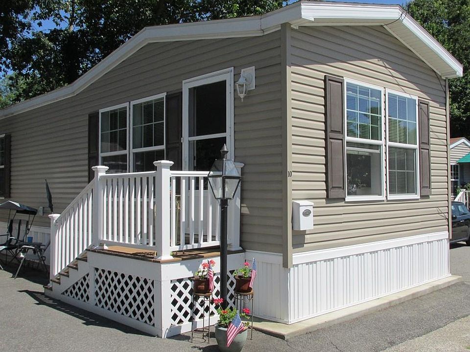 1st image of 10 Cynthia Cir