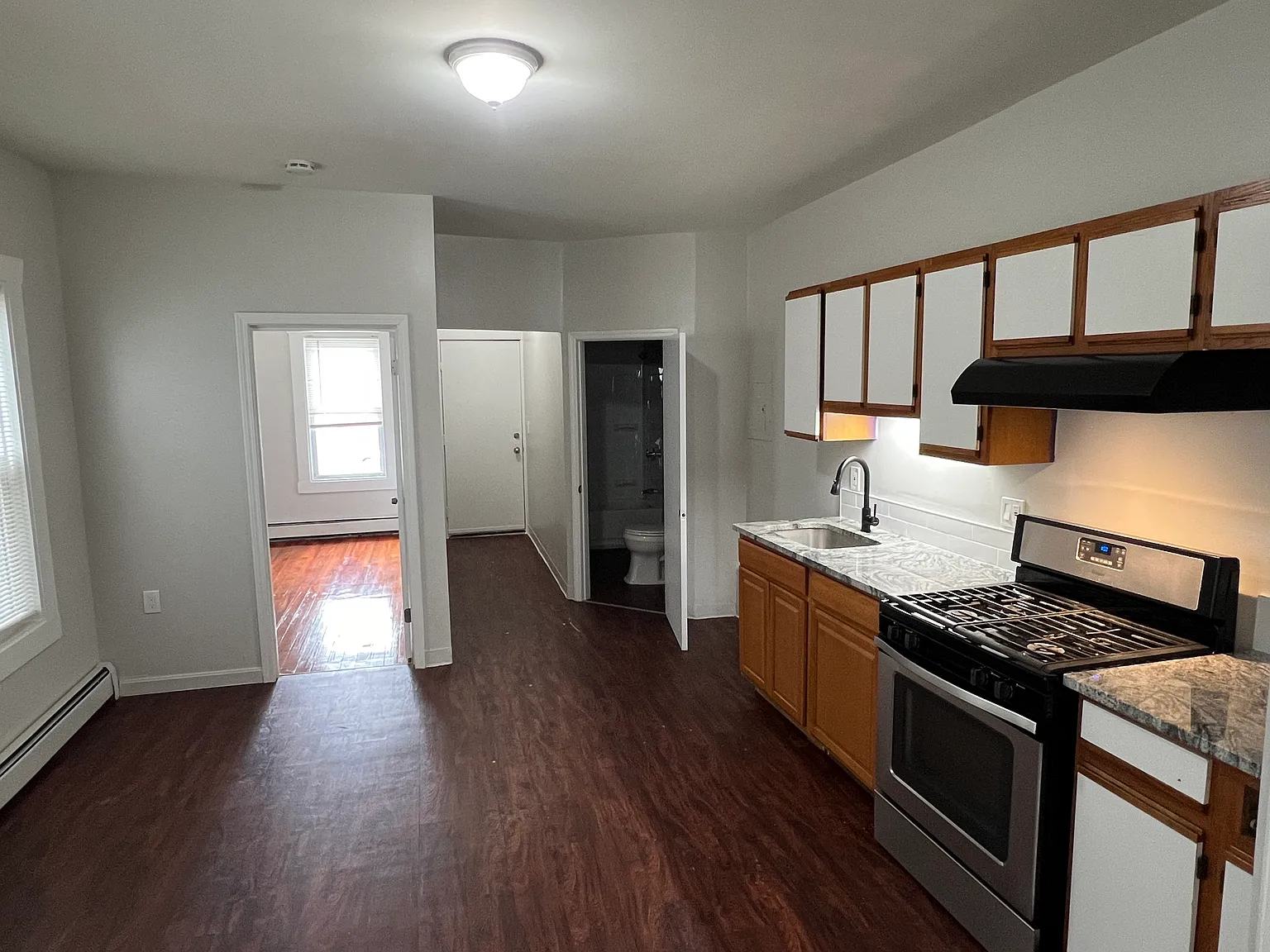 2 bed, 775 sqft, $1,600 — Photo 2